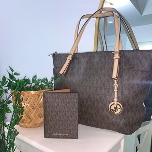 Micheal Kors Tote & Card Holder